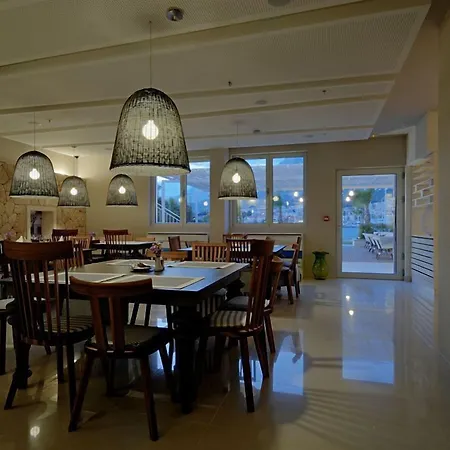 奥斯亚法酒店 马卡尔斯卡