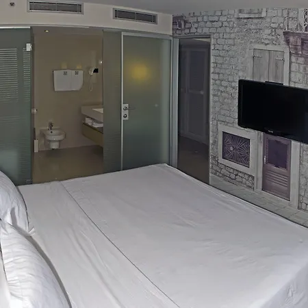 Osejava 4* Макарска