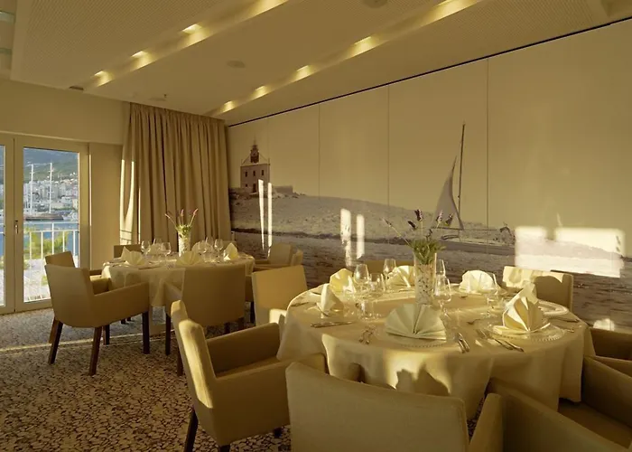 Osejava 4* Макарска