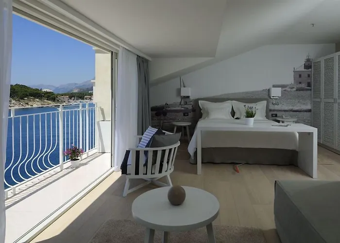 Osejava 4* Макарска